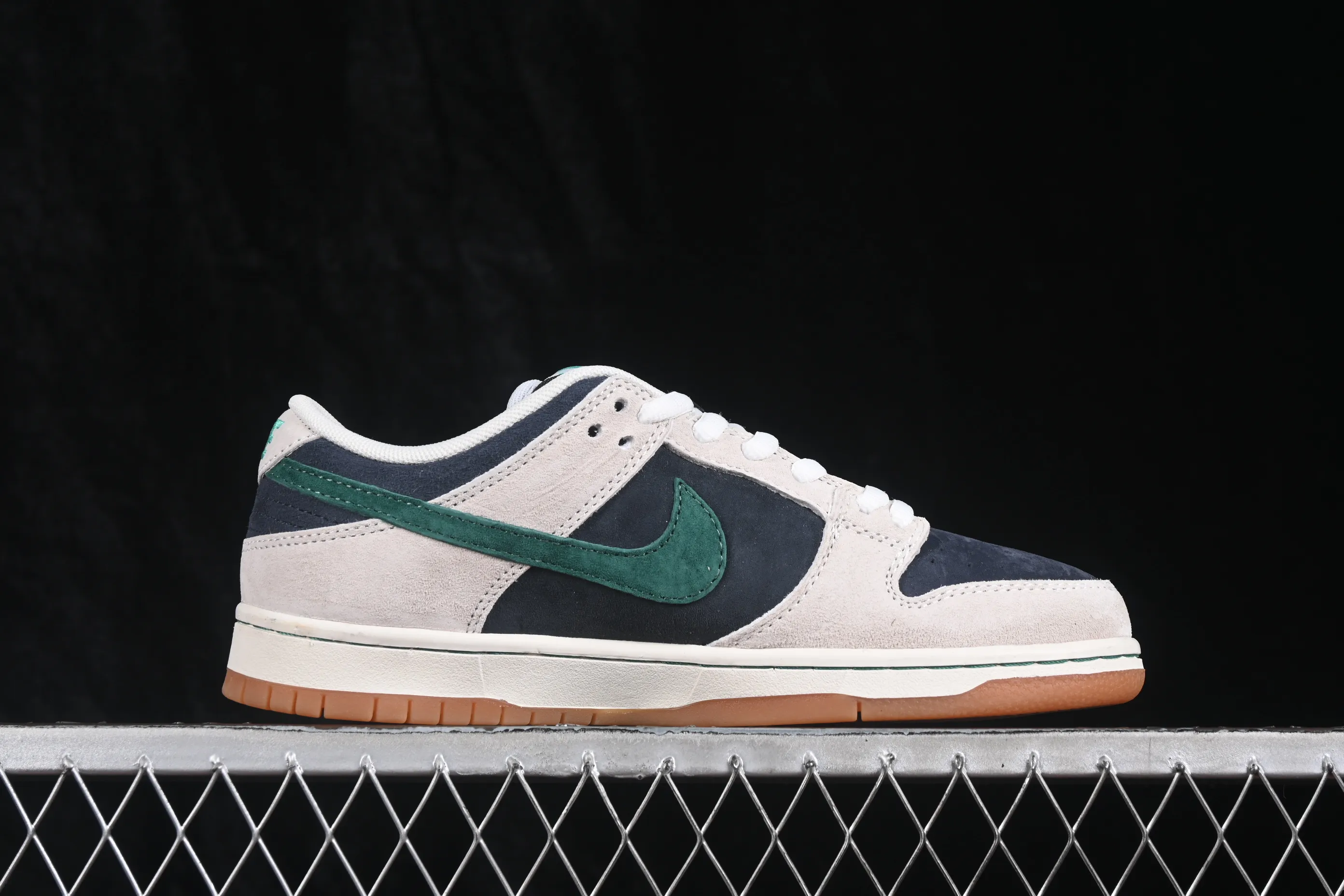 All Categories Nk SB Dunk Series Nk SB Dunk Low Low-top sneakers Nike SB Dunk Low Suede gray raw rubber SB low-top casual sneakers HF3704-001